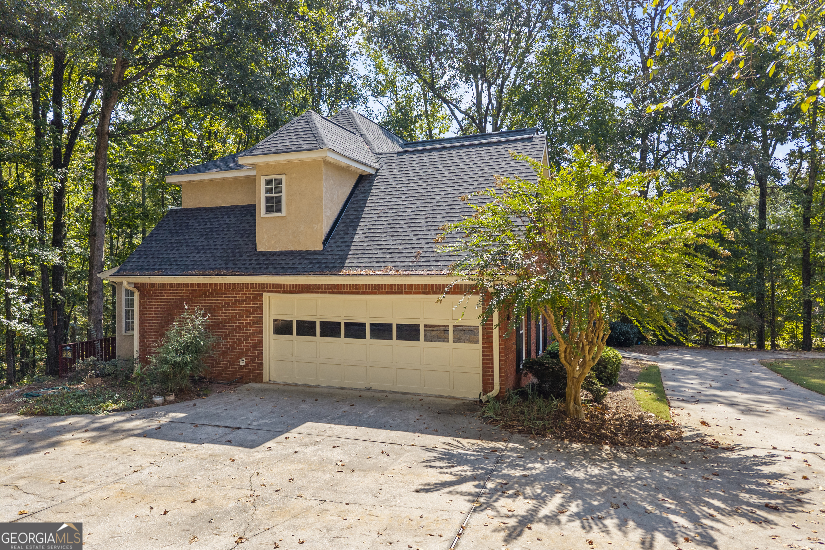 30 Joe Lee Drive