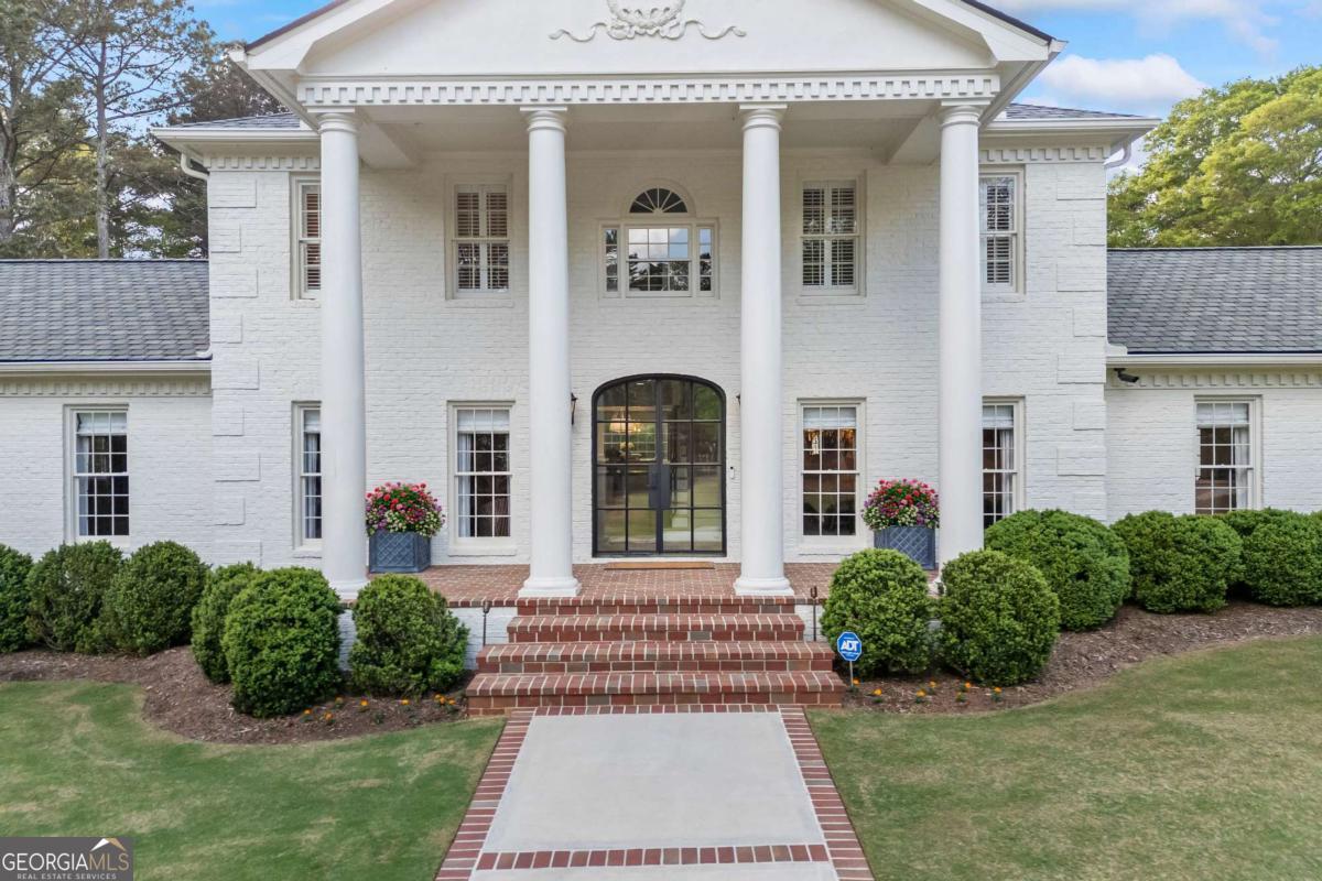 1900 Crystal Hills Drive