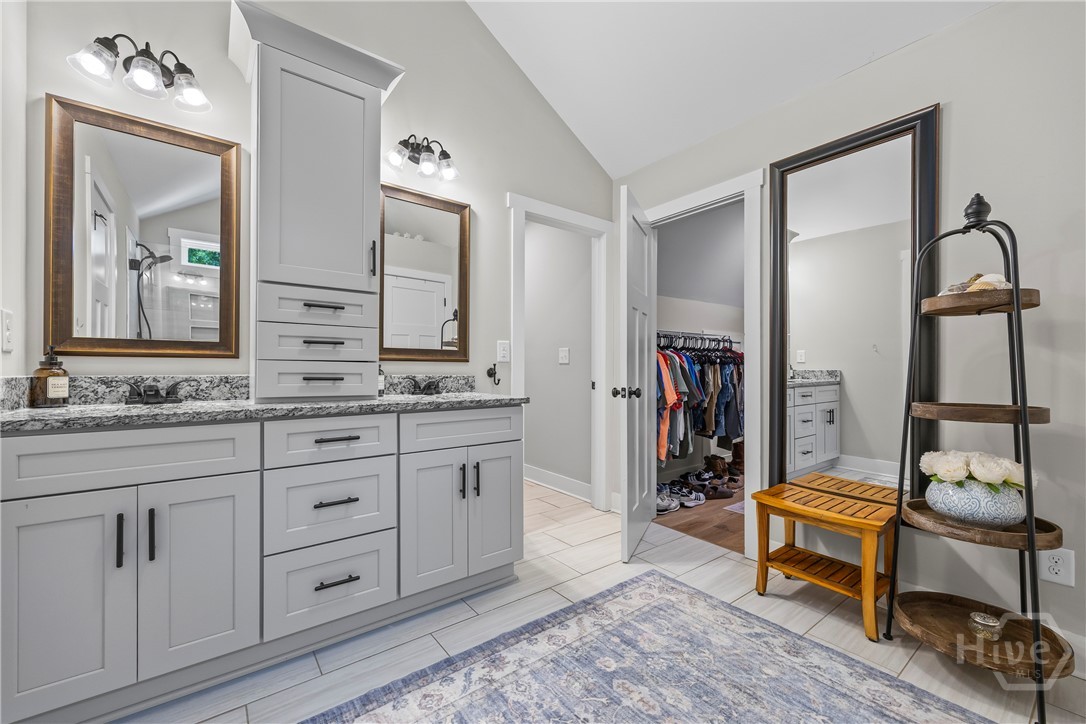 211 Blackthorn Road