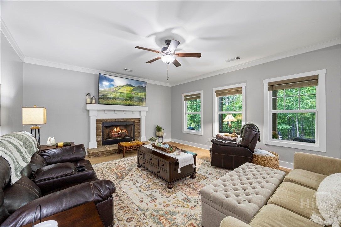 211 Blackthorn Road