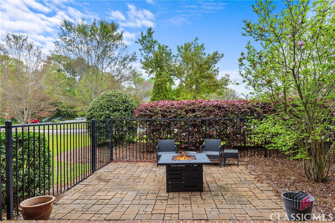 200 Pointe Place