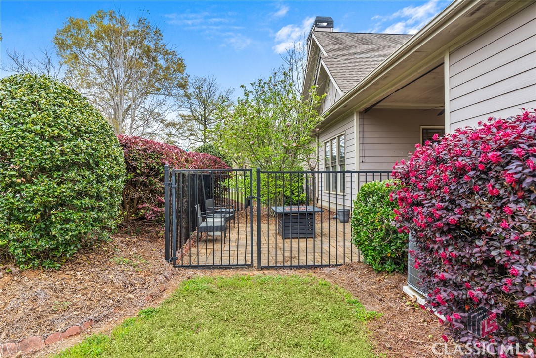 200 Pointe Place