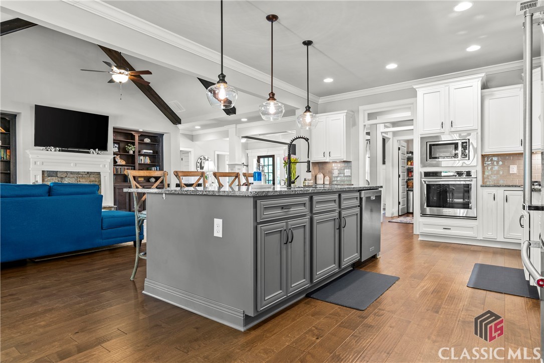 1999 Highland Park Way