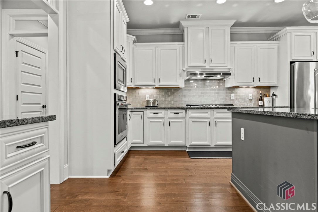 1999 Highland Park Way