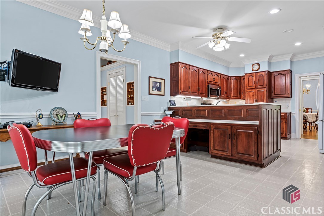 1021 Summit Circle