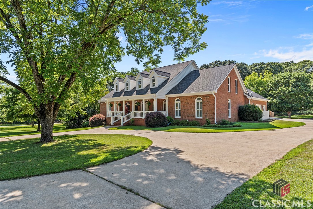 1021 Summit Circle