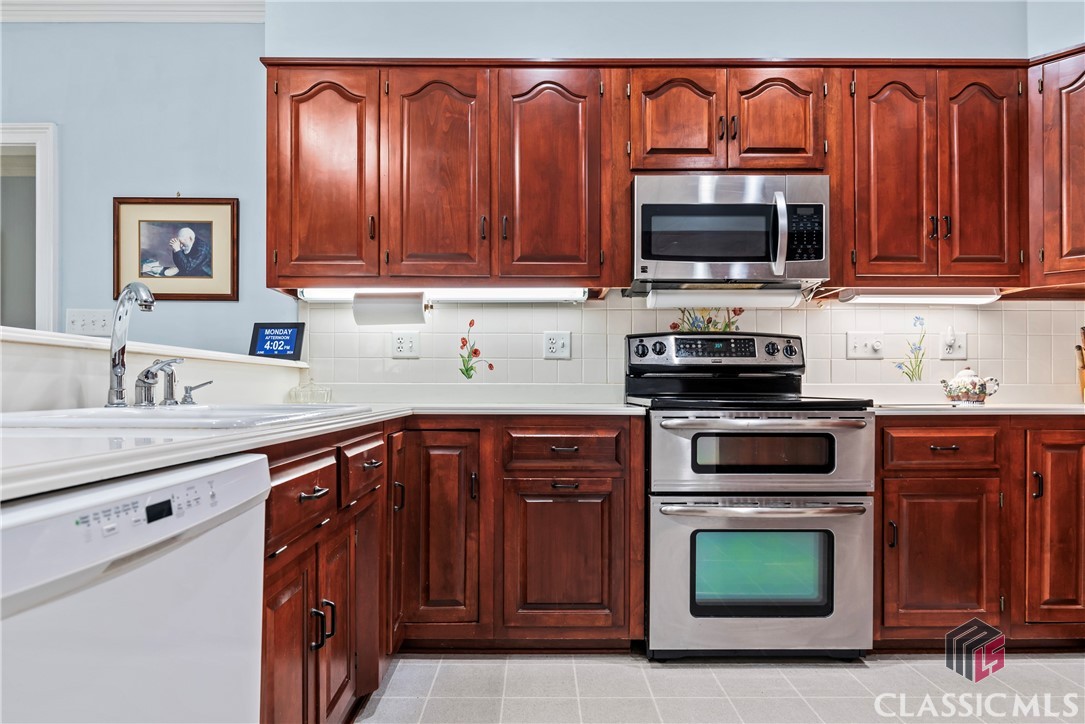 1021 Summit Circle