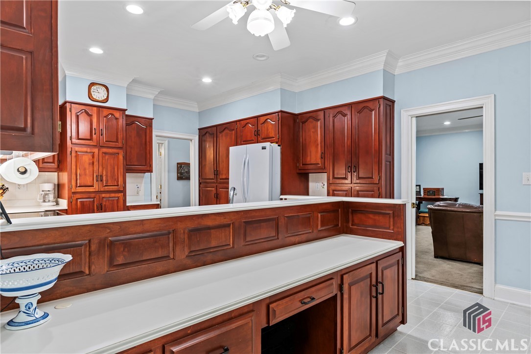 1021 Summit Circle