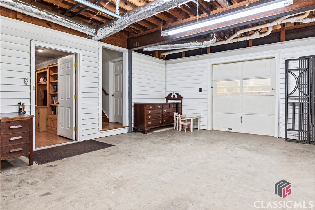 1021 Summit Circle