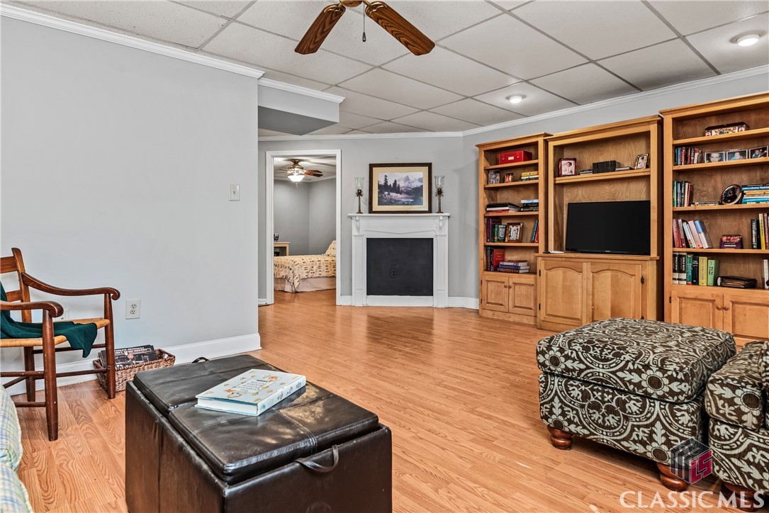 1021 Summit Circle