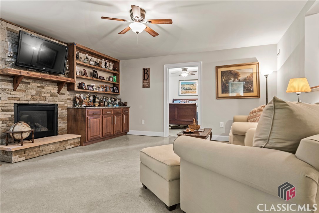 1341 Dragonfly Way