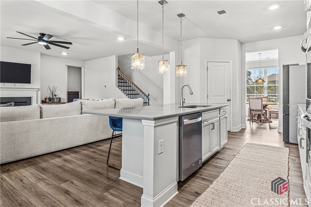 446 Dragonfly Way