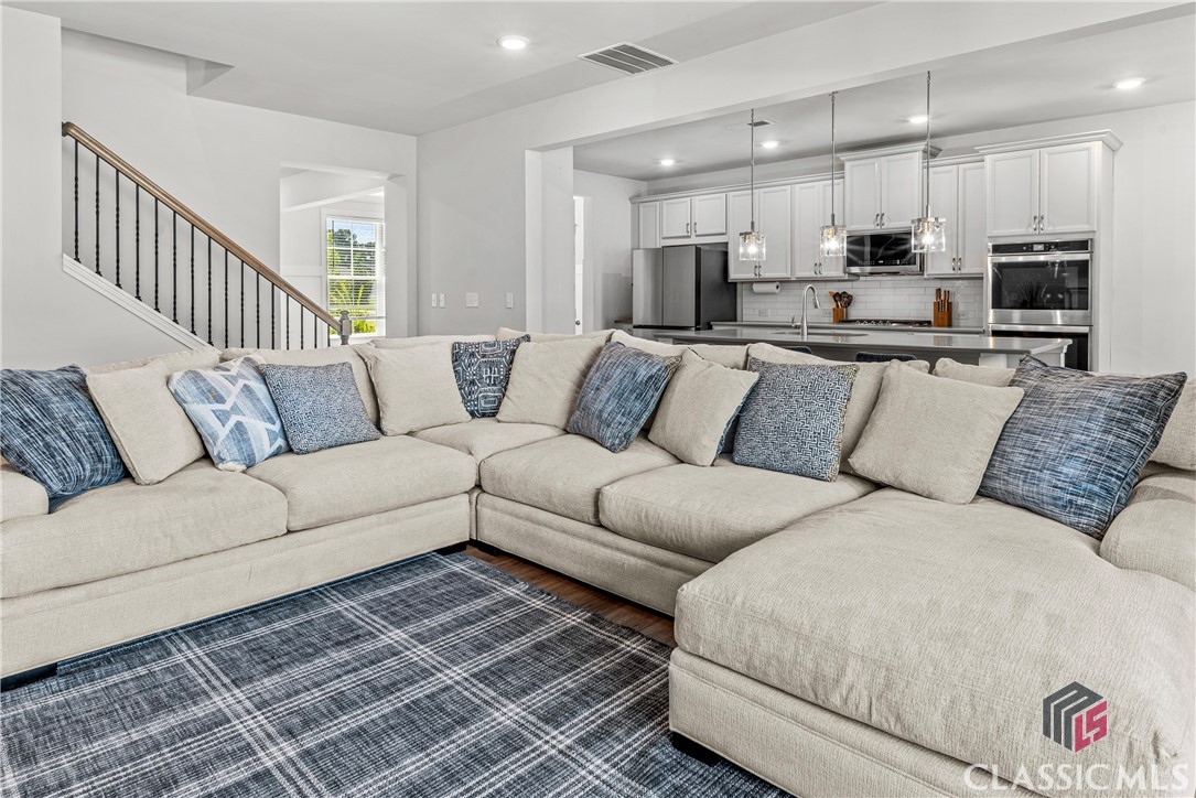 446 Dragonfly Way