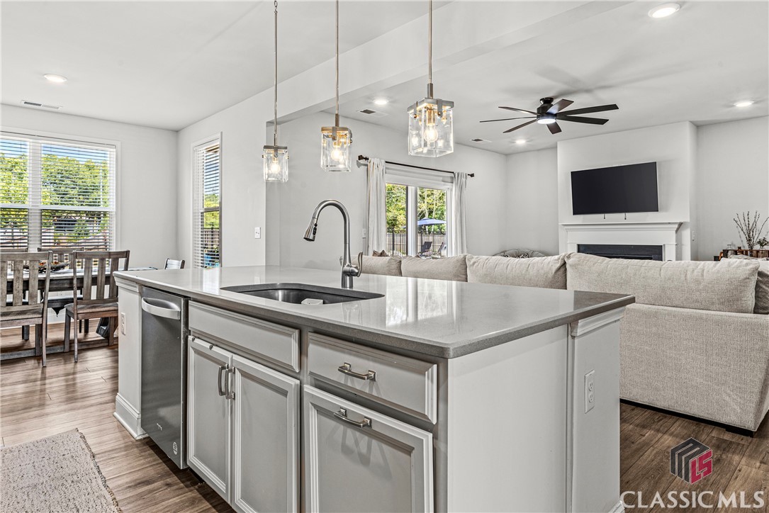 446 Dragonfly Way
