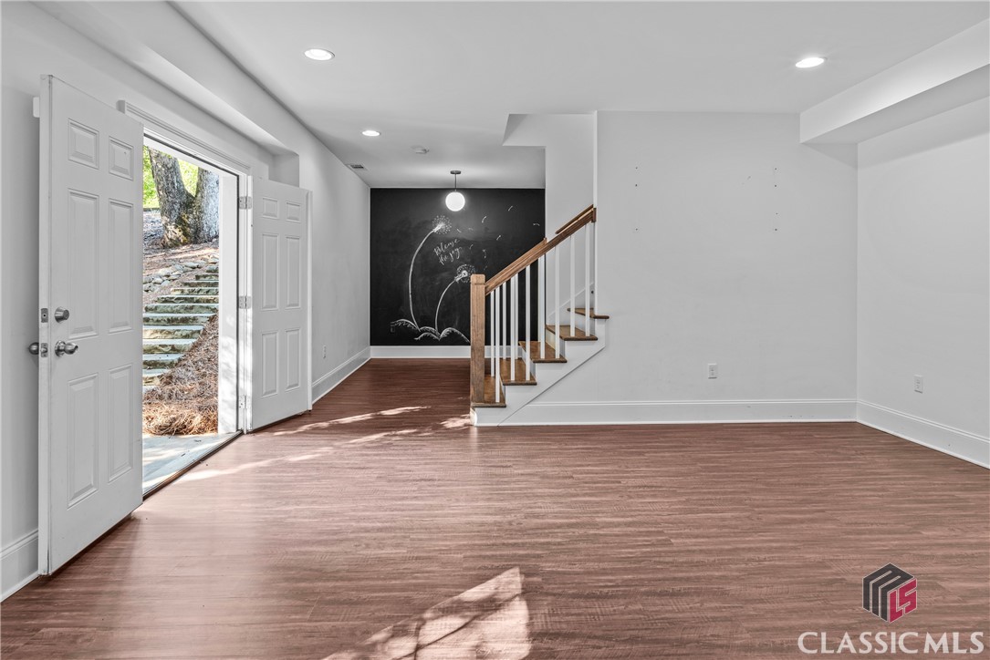 287 Lake Vista Way
