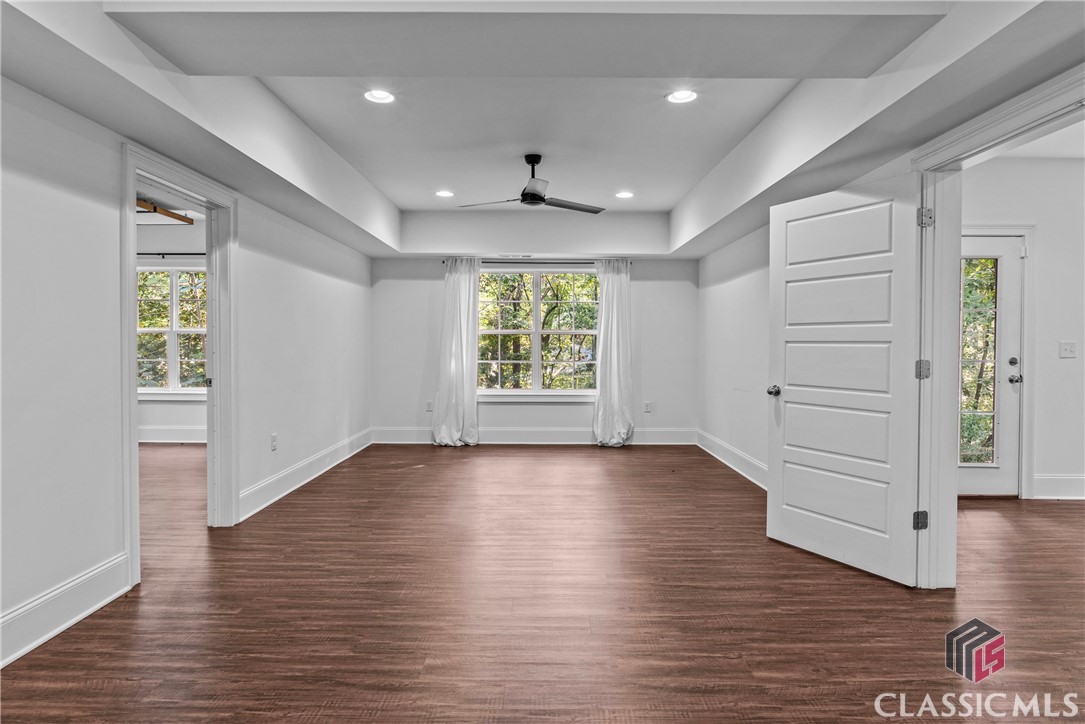 287 Lake Vista Way
