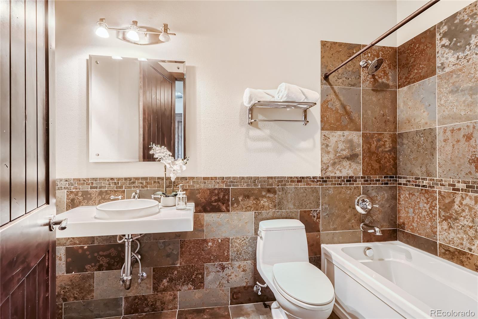 2101 Larimer Street Unit: 301