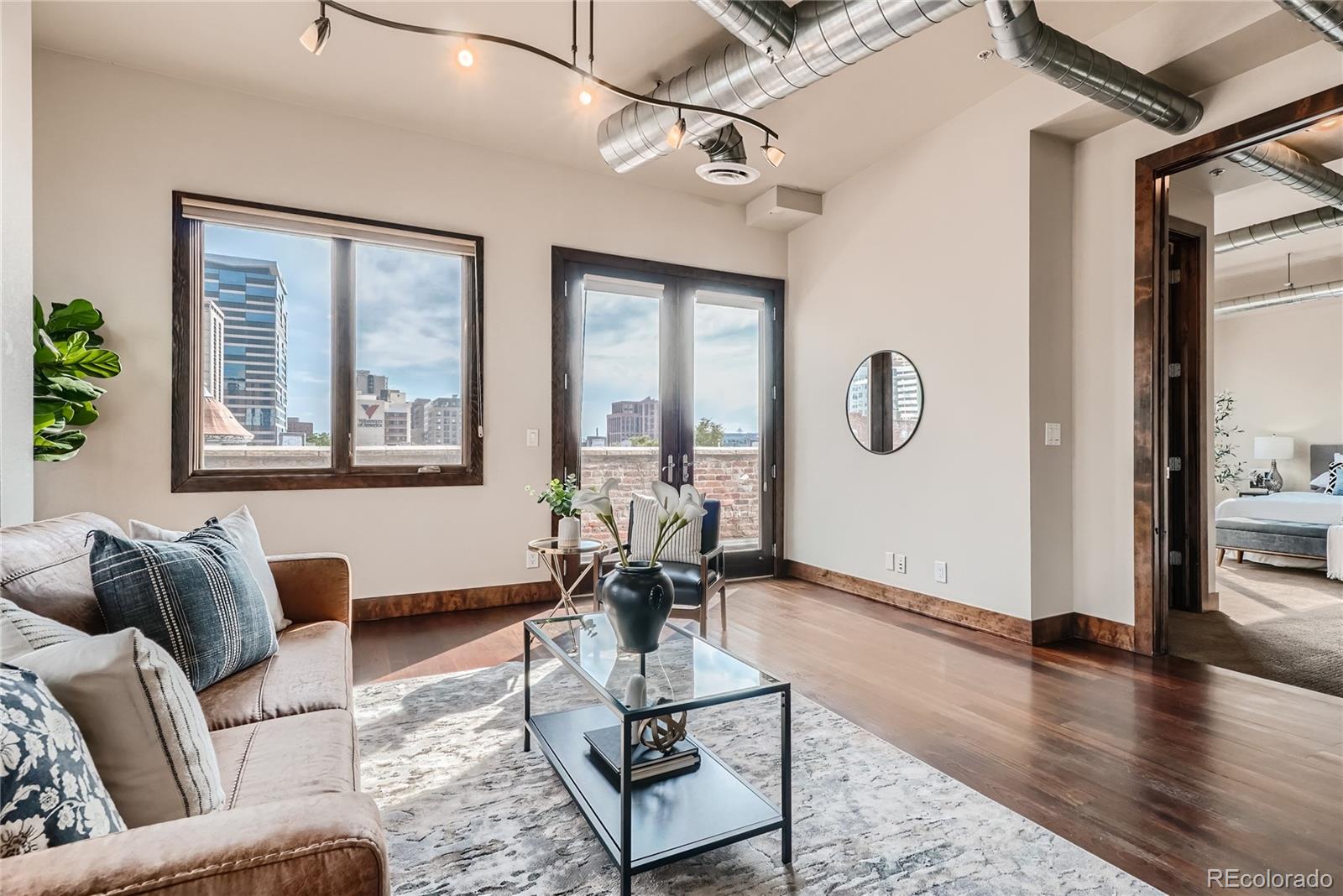 2101 Larimer Street Unit: 301