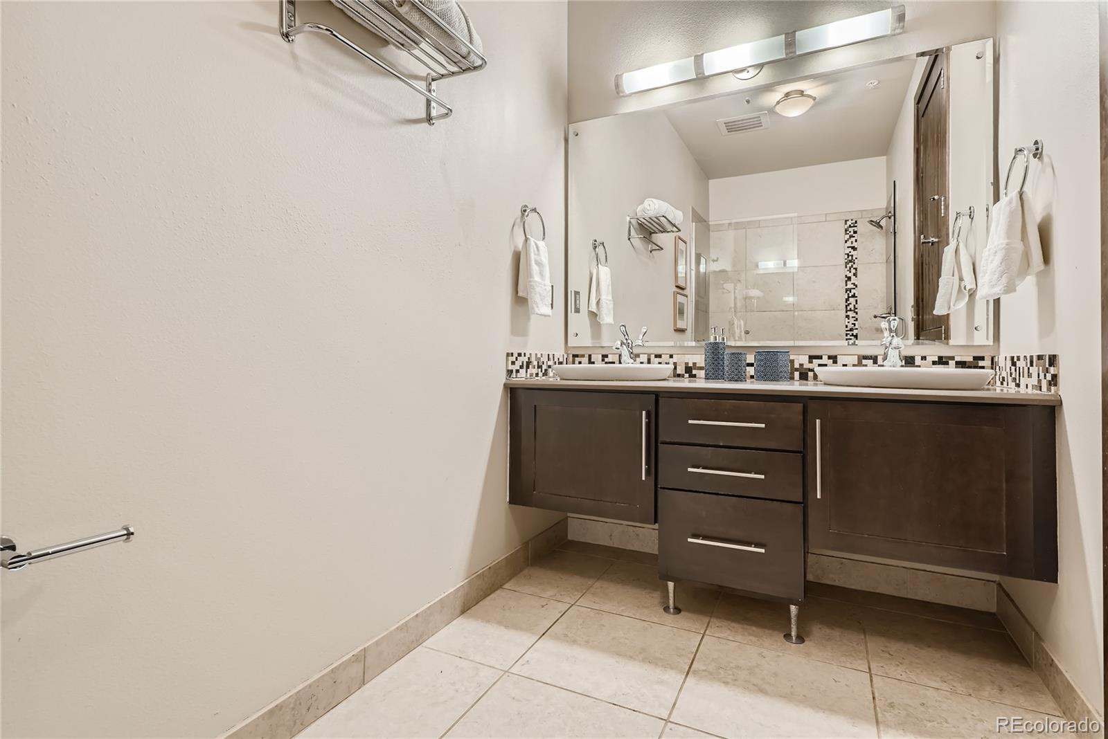 2101 Larimer Street Unit: 301