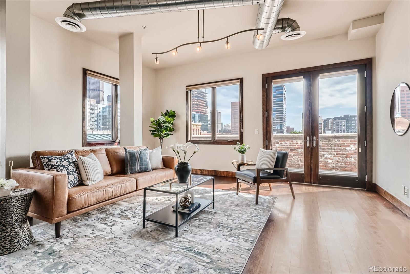2101 Larimer Street Unit: 301