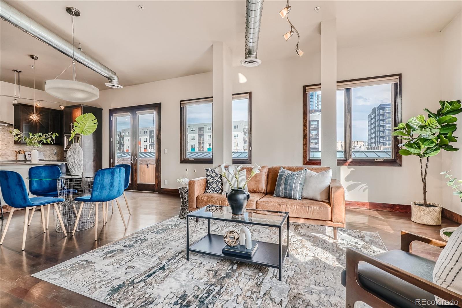 2101 Larimer Street Unit: 301