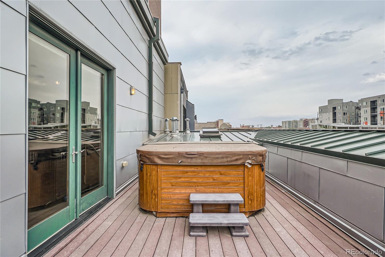 2101 Larimer Street Unit: 301