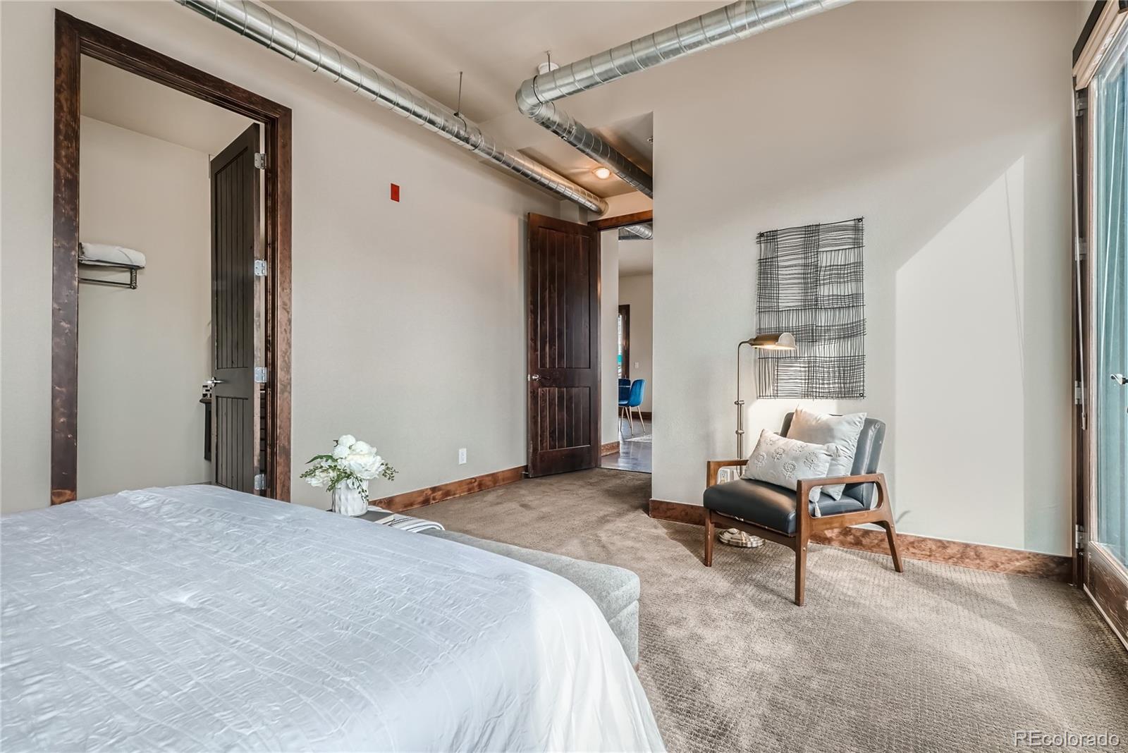 2101 Larimer Street Unit: 301