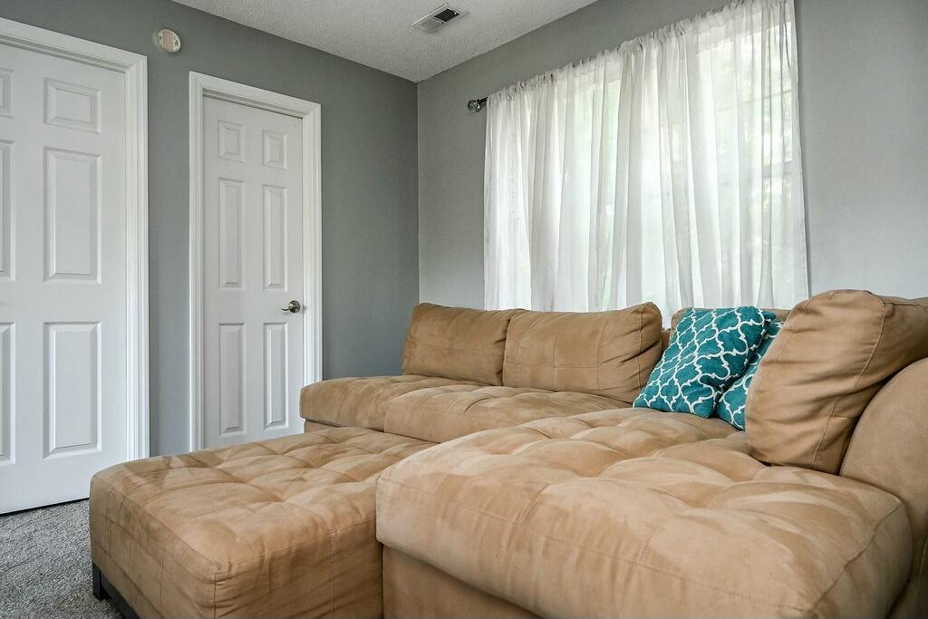 212 Ashlin Woods Drive NE