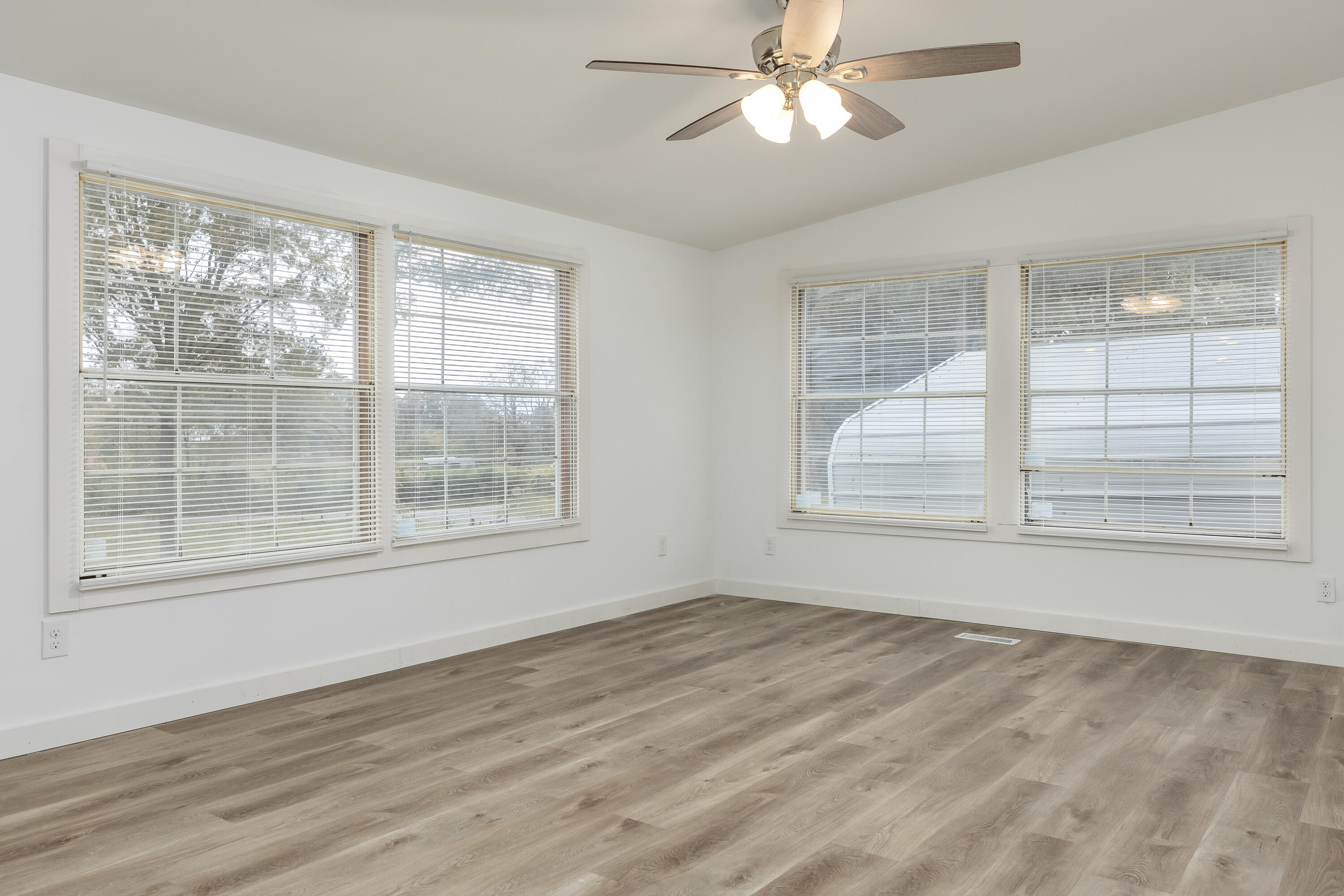 983 Mcclure Road SE