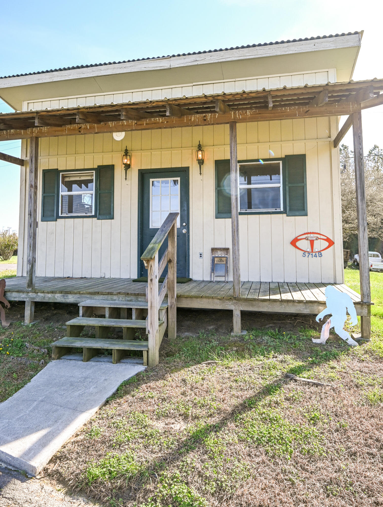 5714 Waterlevel Highway