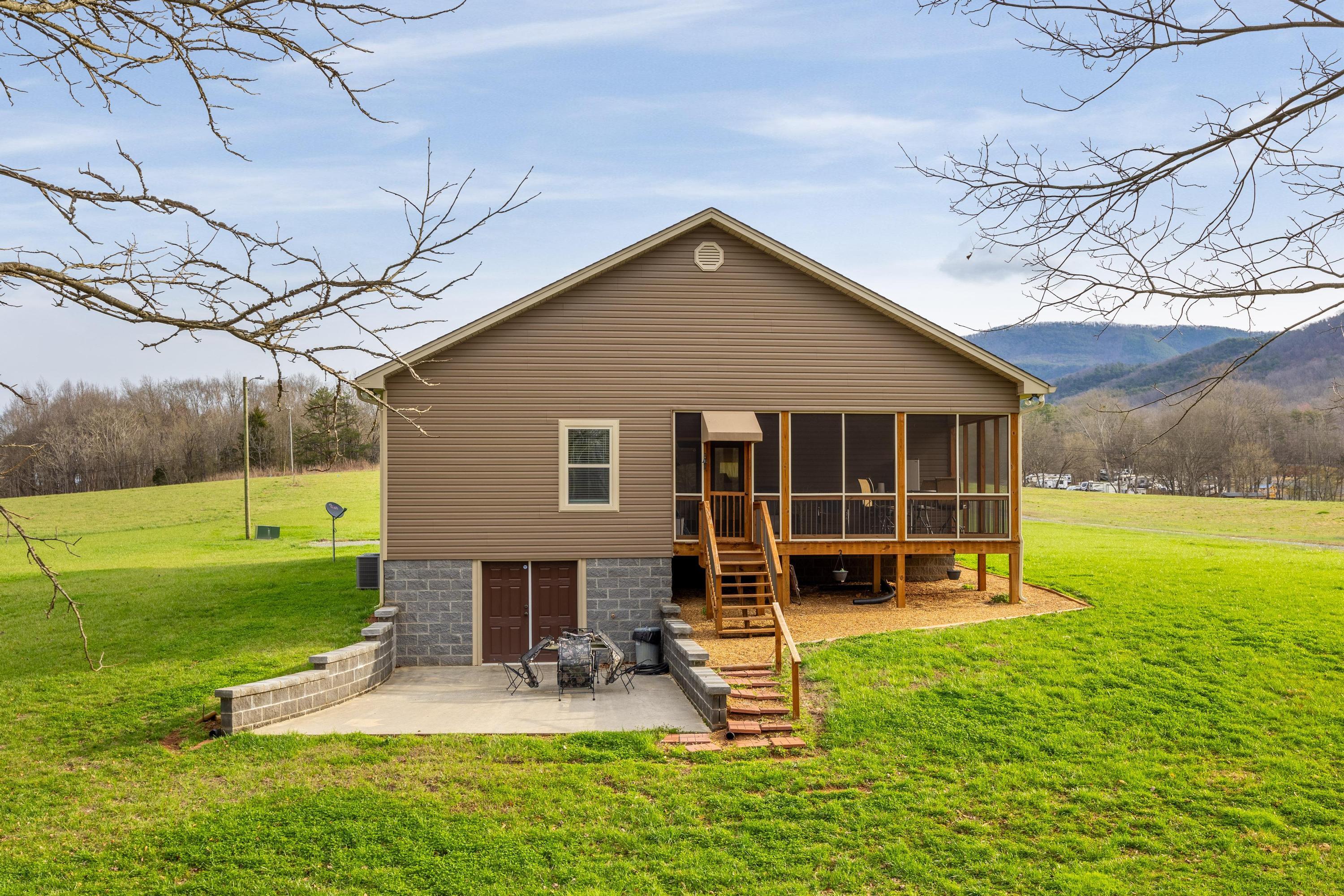 1832 Highway 64