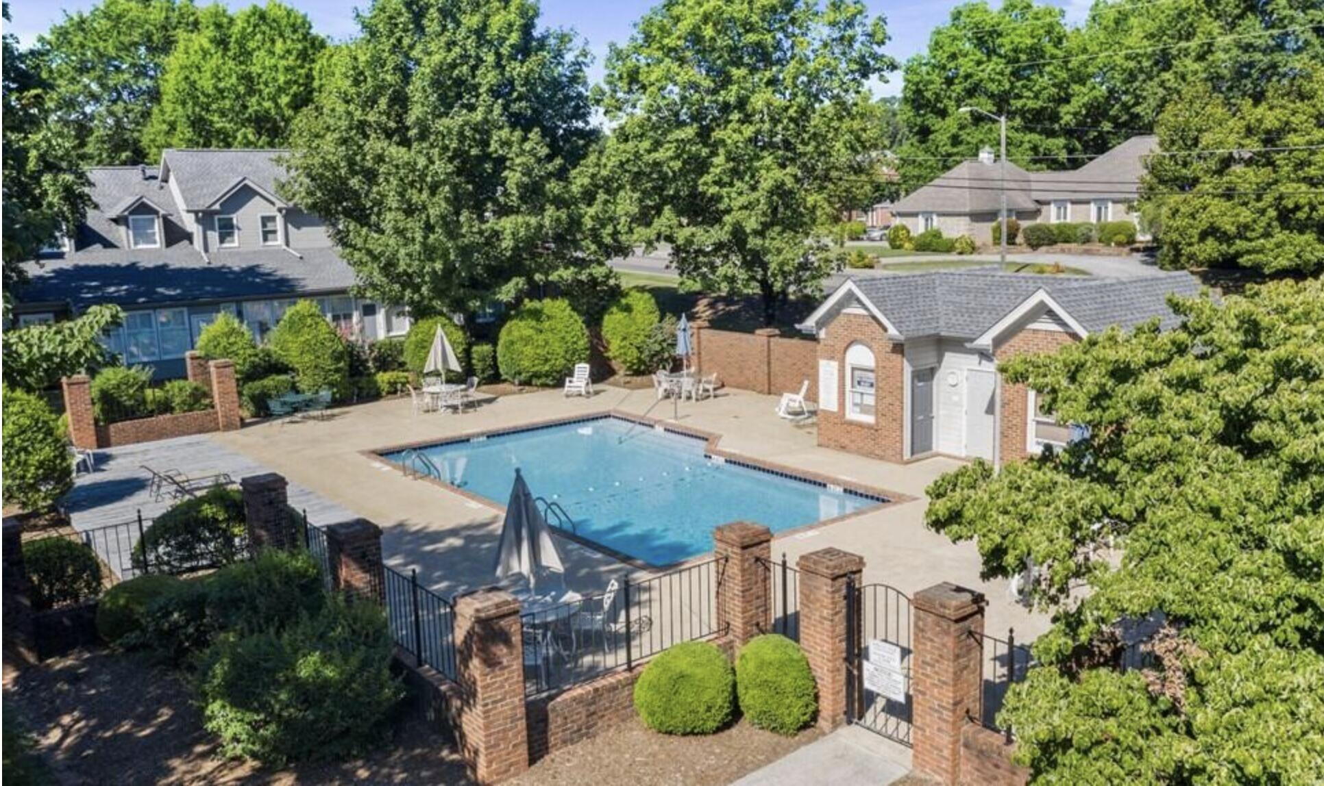 15 Acorn Lane NE