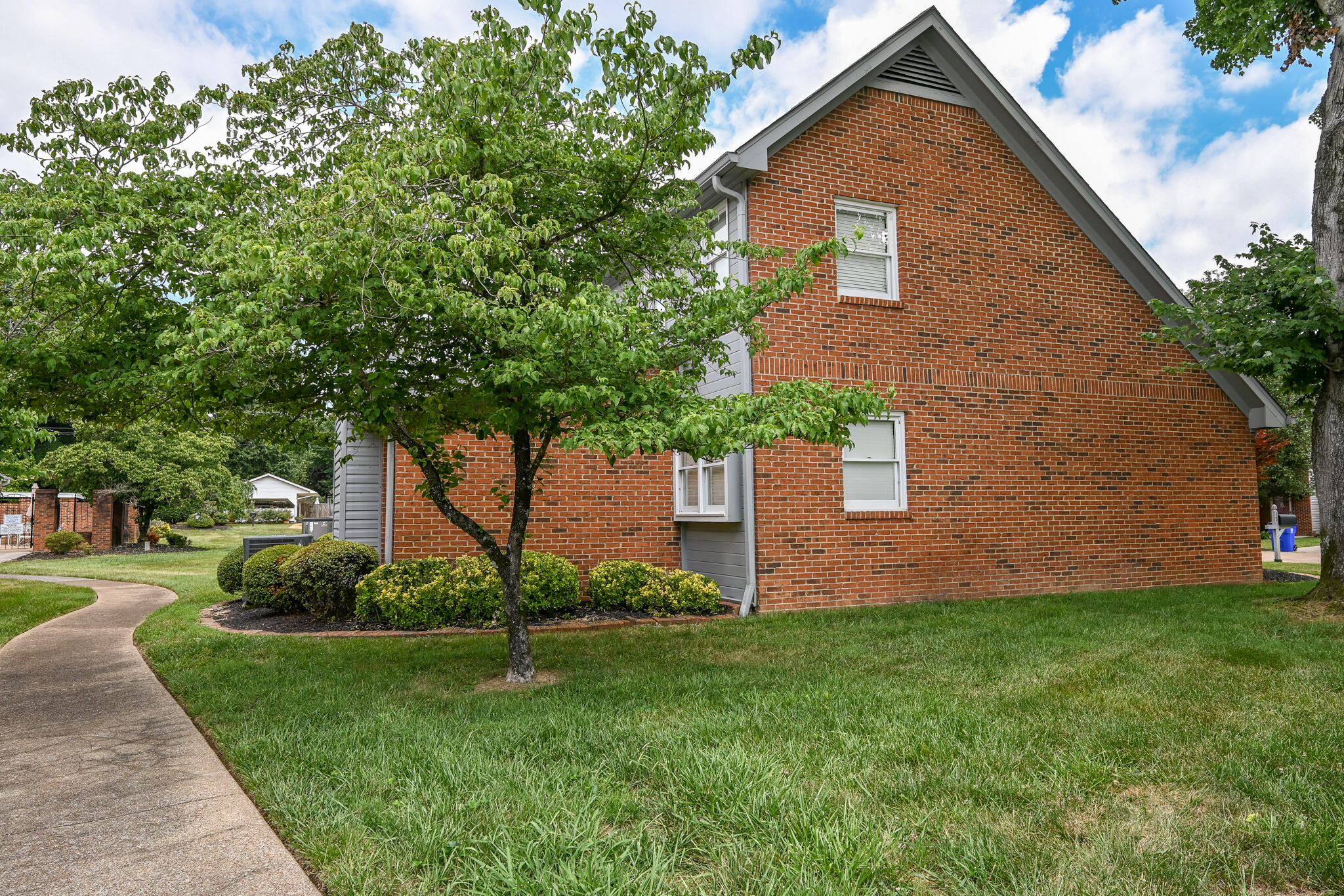 15 Acorn Lane NE