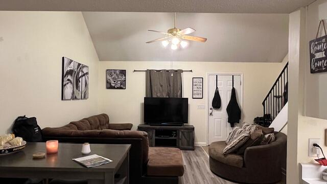 1213/1215 Village Way NE