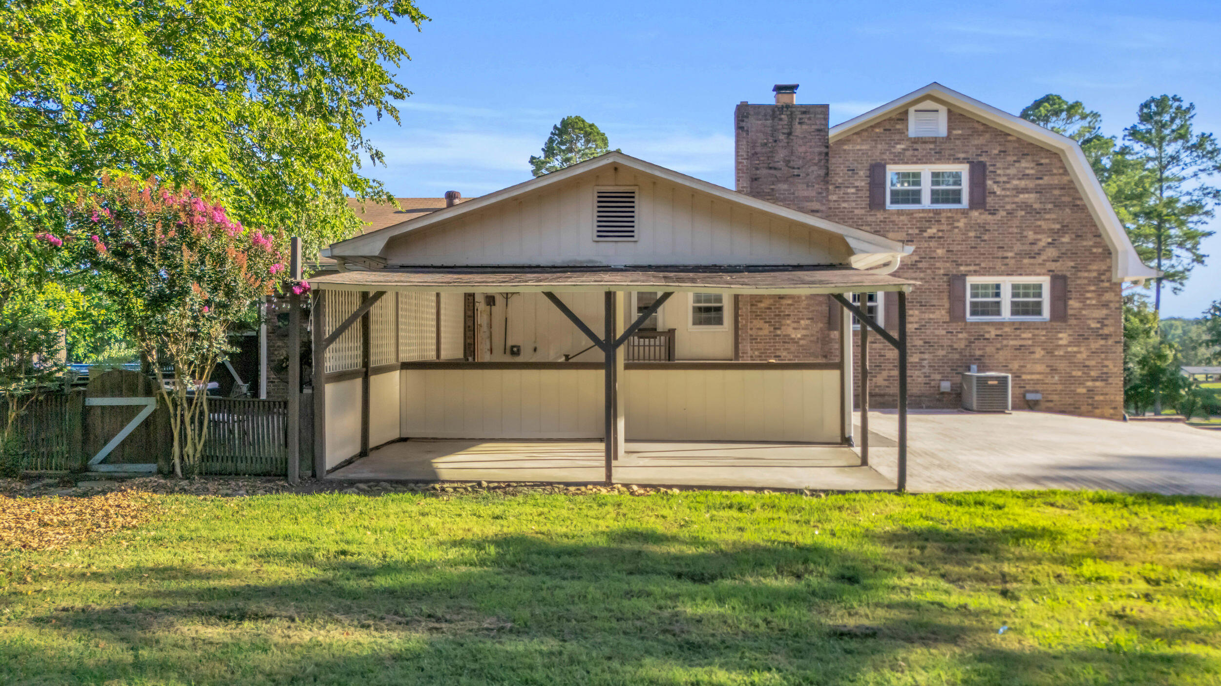528 Harris Creek Road SW