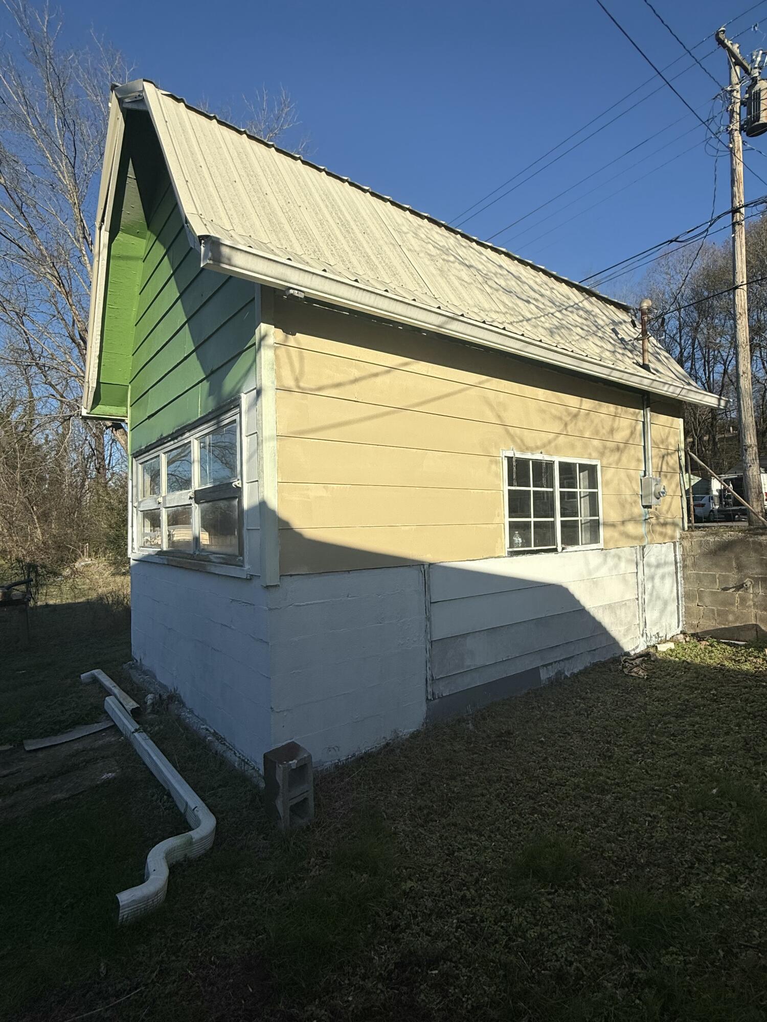 285 Bates Street NE