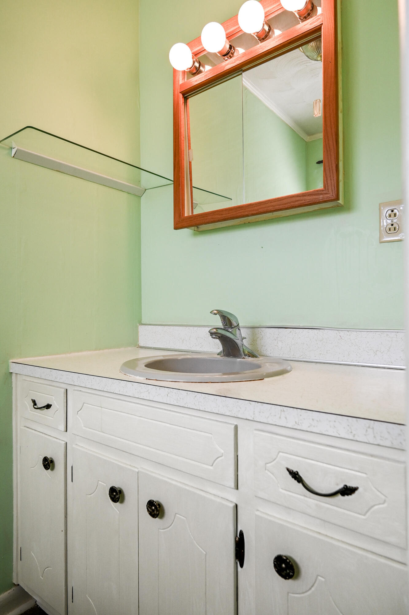 5714 Waterlevel Highway