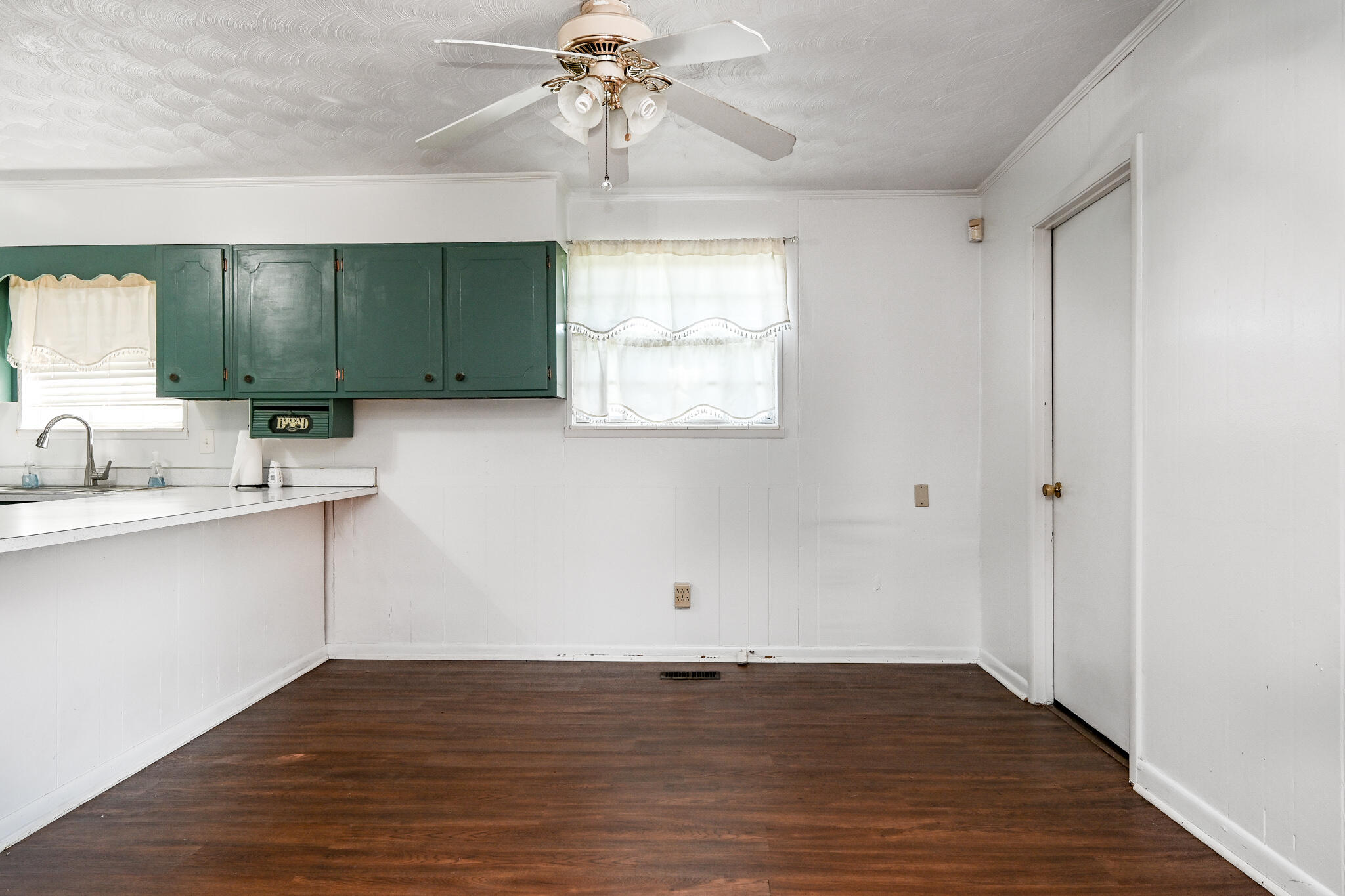 5714 Waterlevel Highway