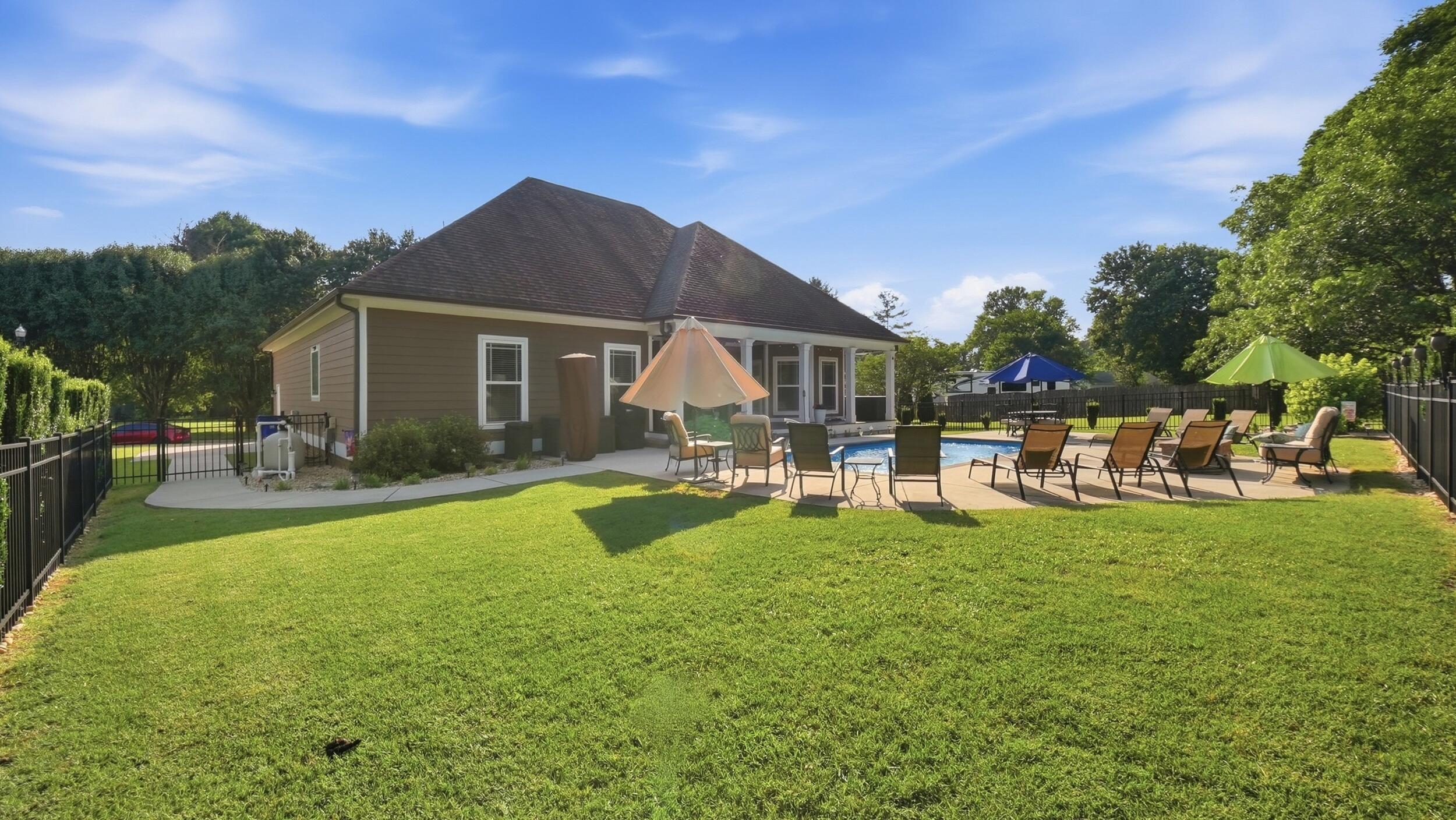 123 Cottonwood Drive NW