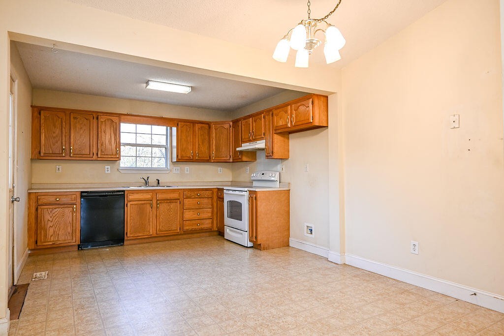 298 Christian Drive, NW
