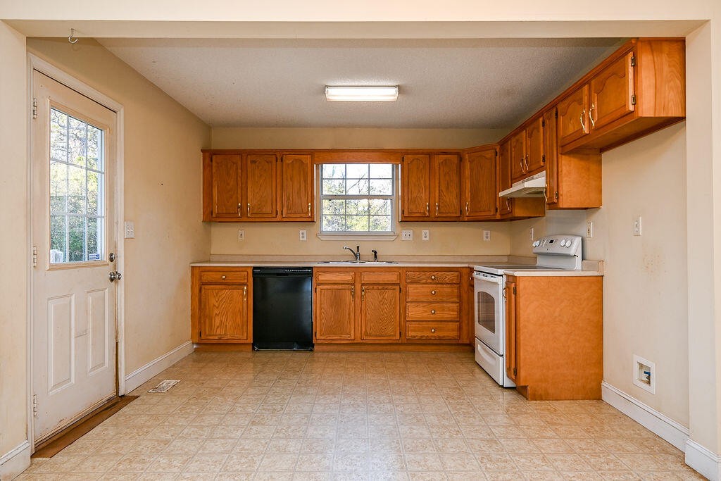 298 Christian Drive, NW