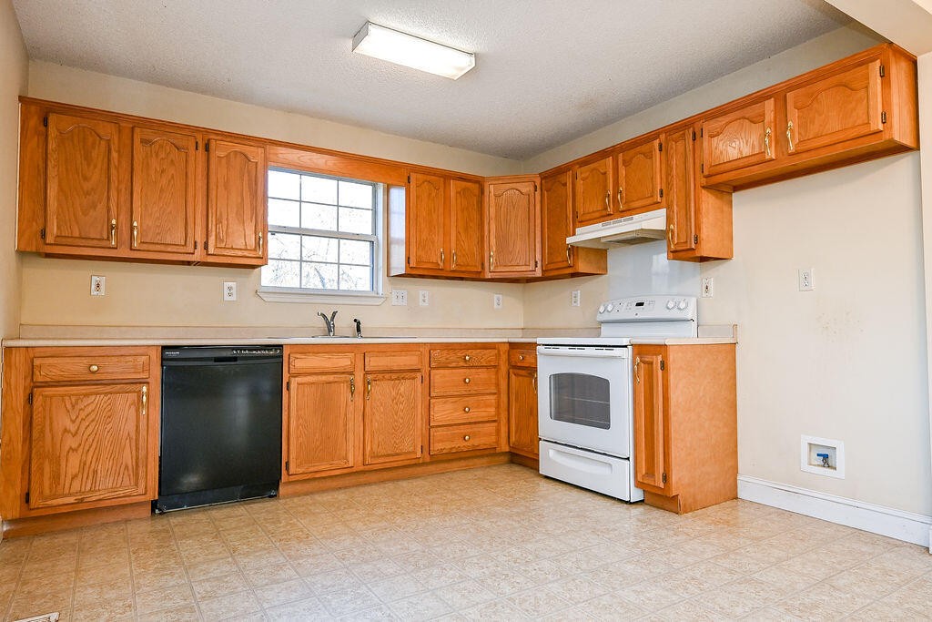298 Christian Drive, NW