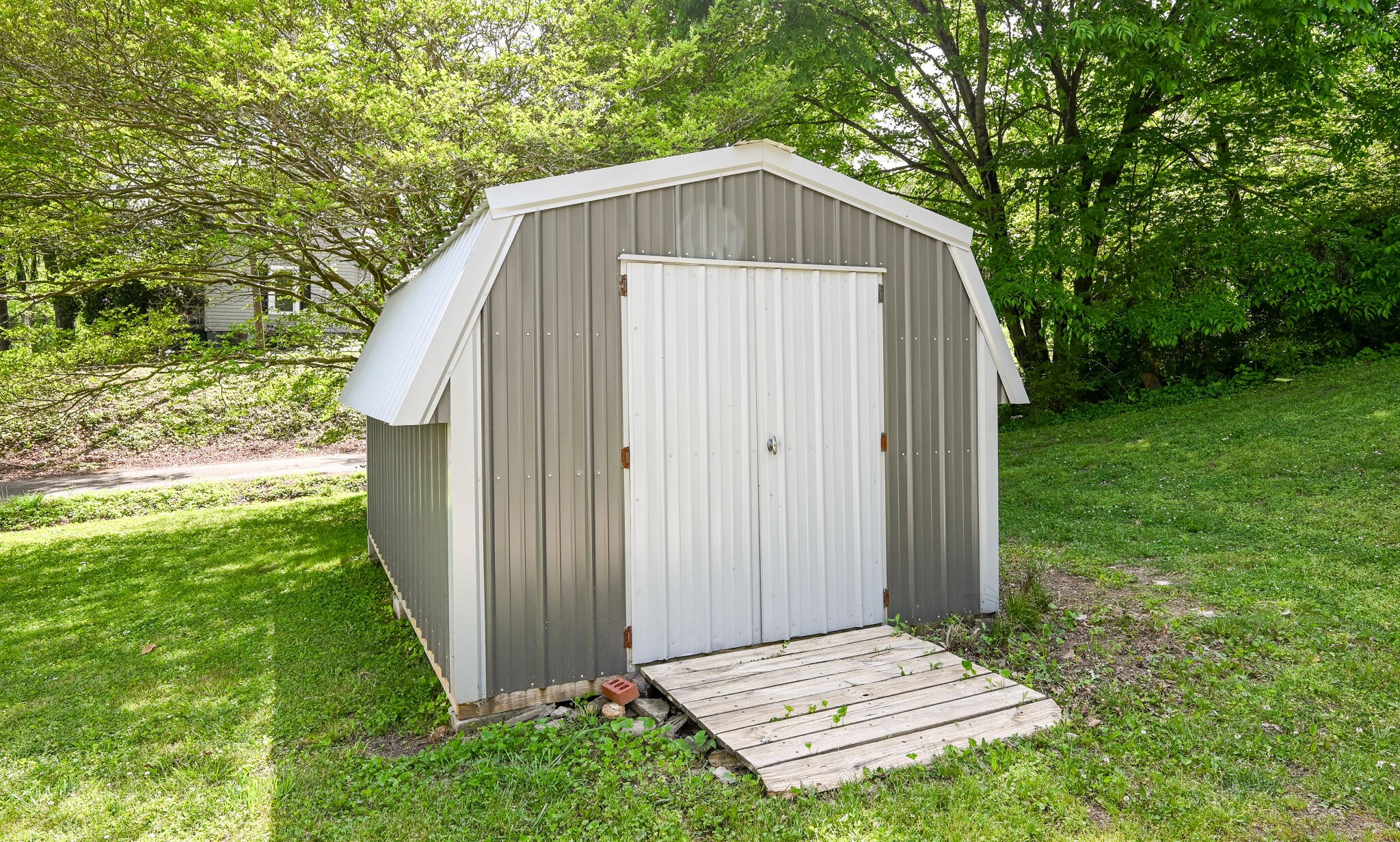 233 Pine Lane, NW