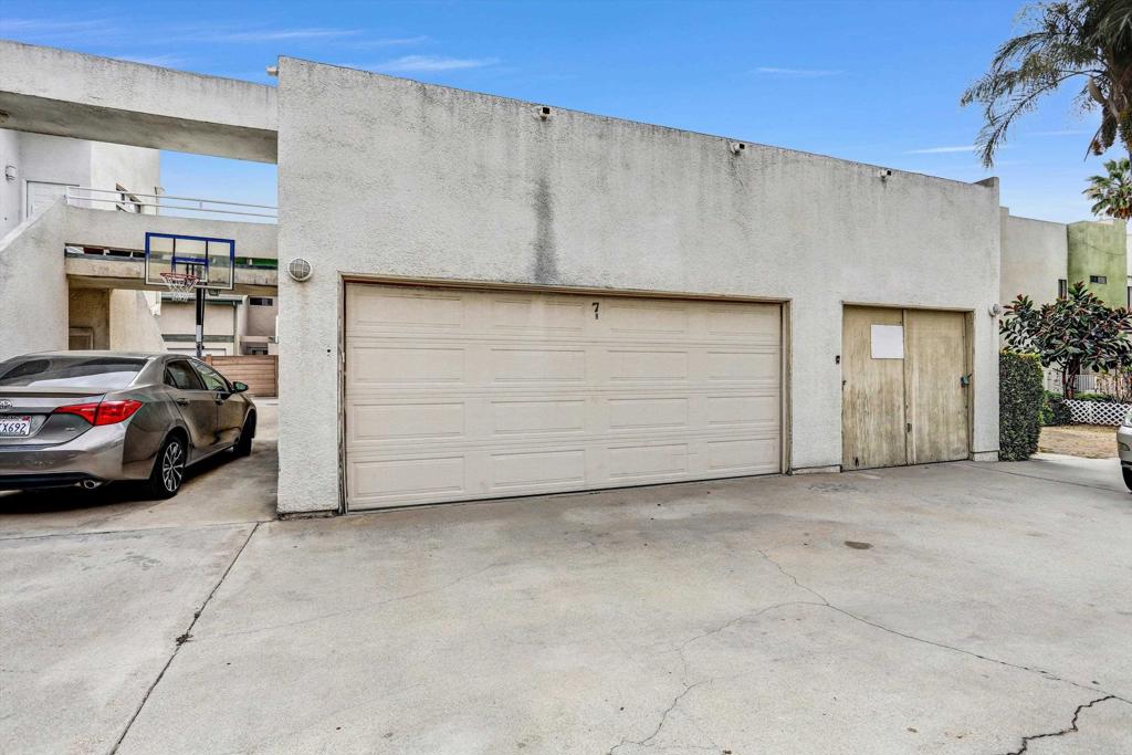 20920 COMMUNITY Street 7