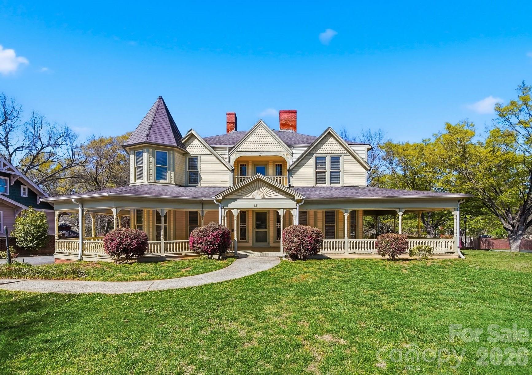 121 5th Avenue NE