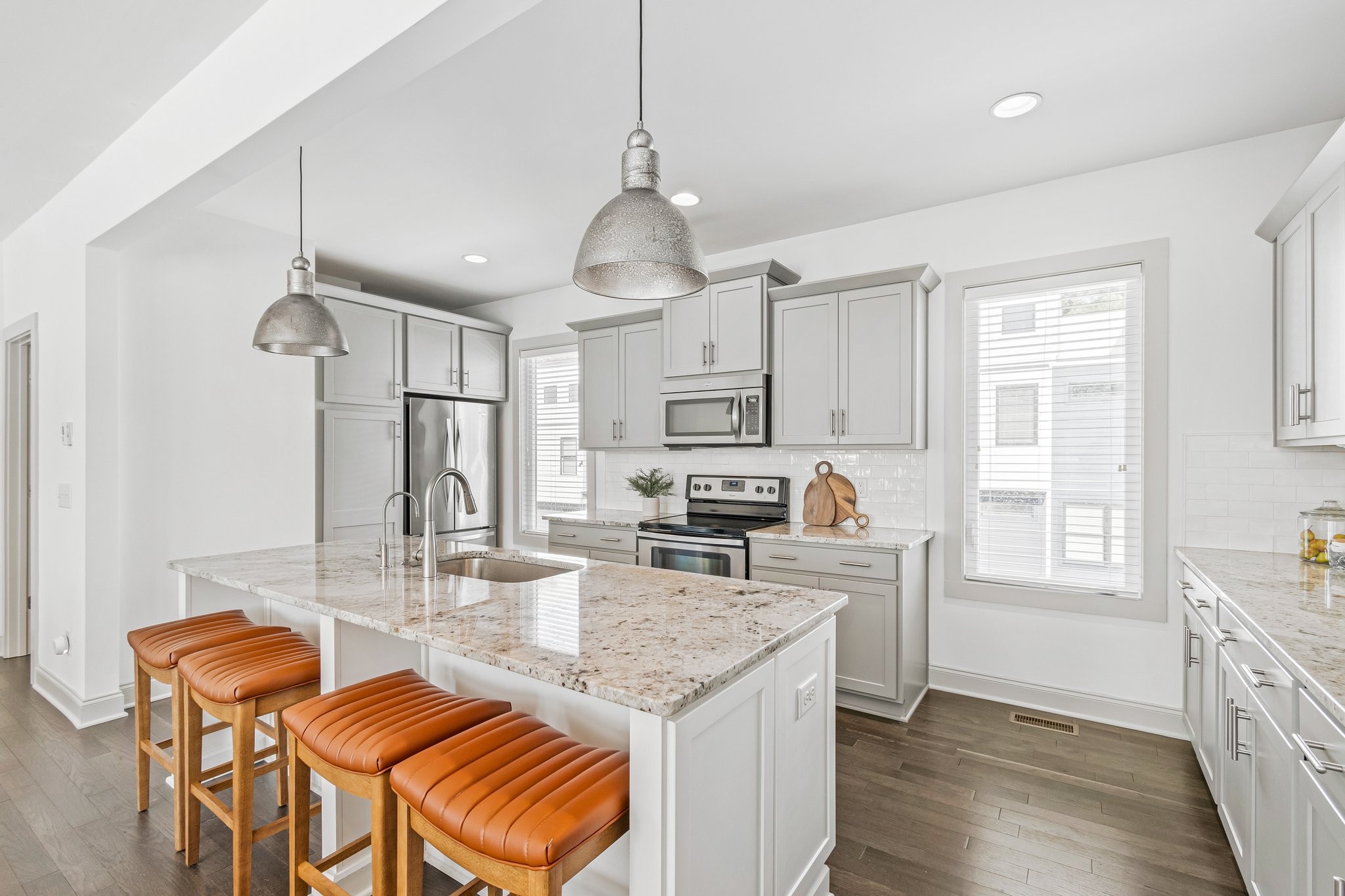 719 Douglas Ave Unit: 8