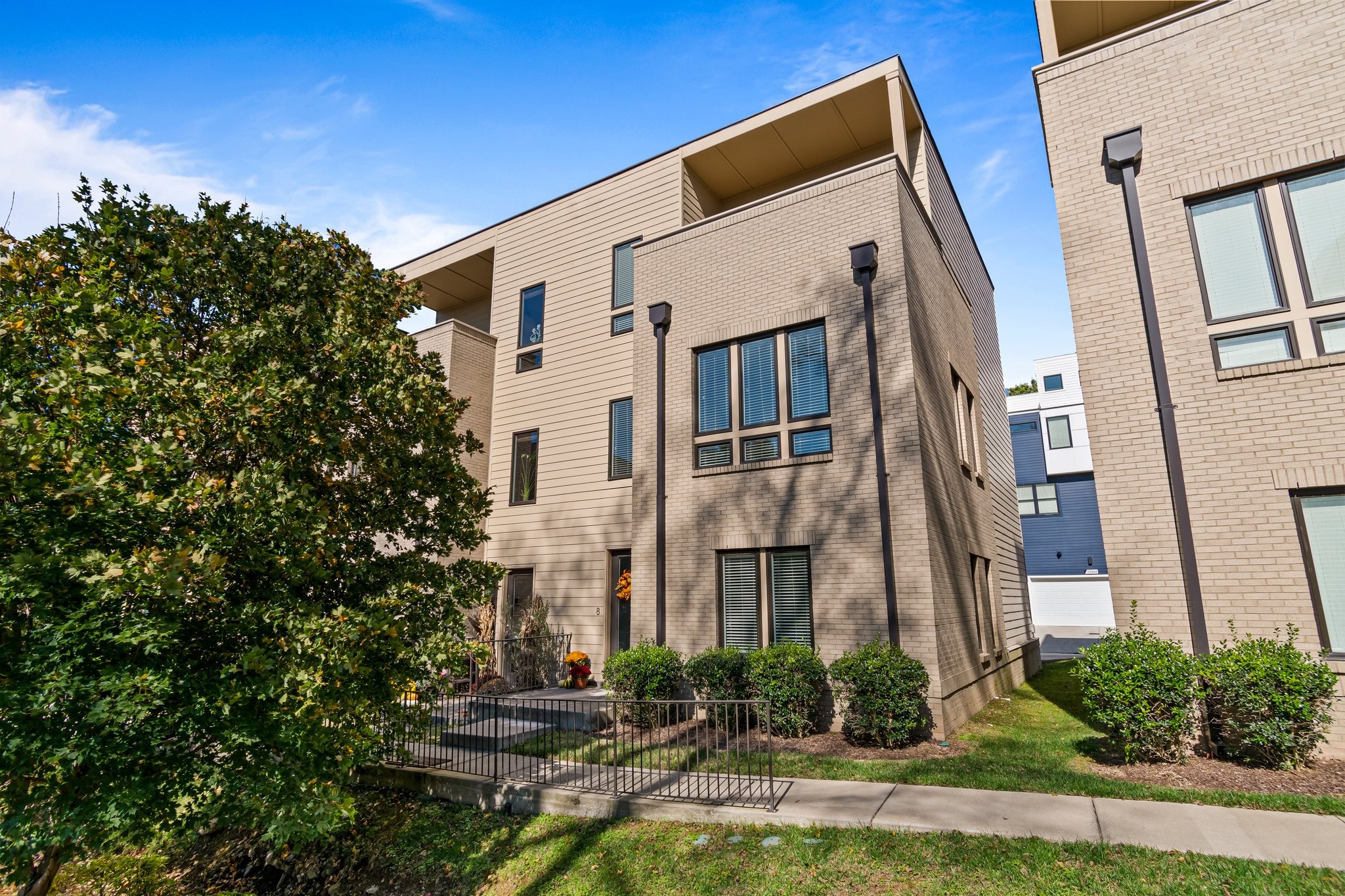 719 Douglas Ave Unit: 8