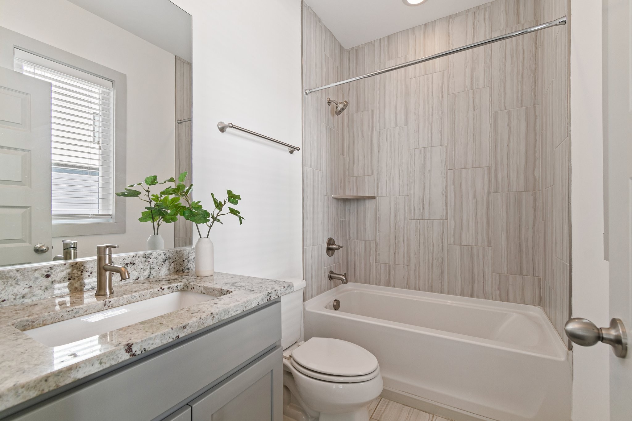 719 Douglas Ave Unit: 8