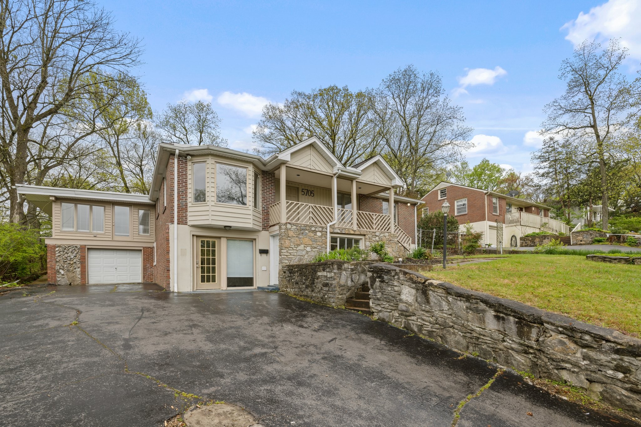 5705 Vine Ridge Dr