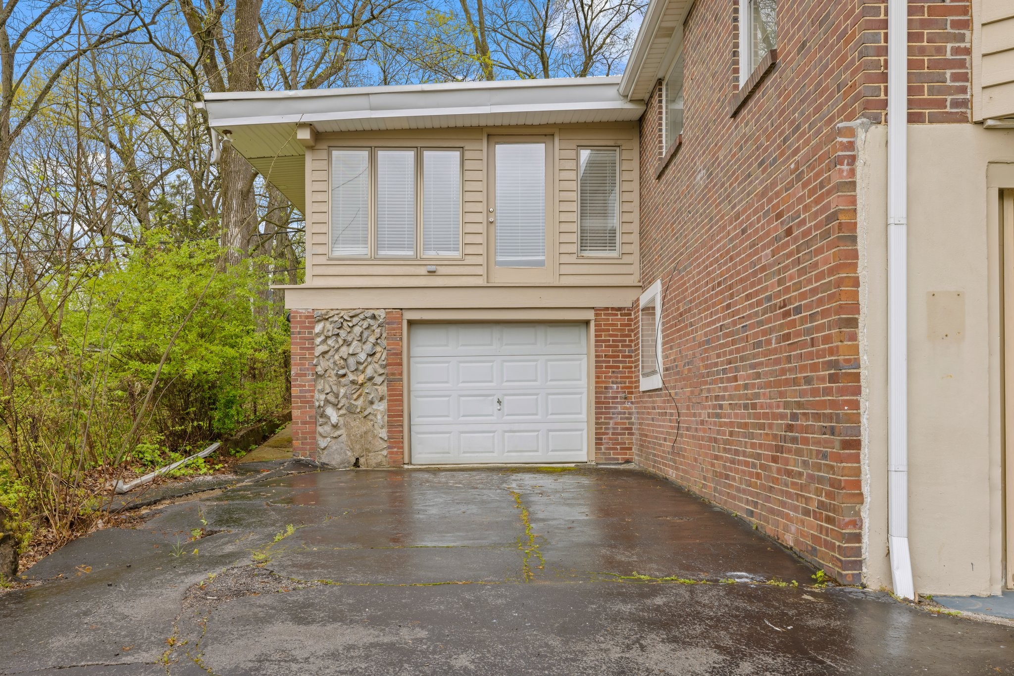 5705 Vine Ridge Dr
